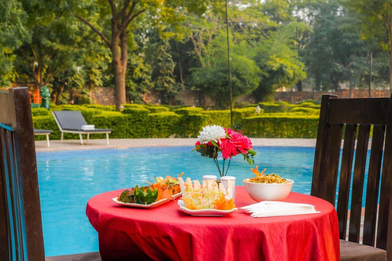 Narmada Hills Resort Omkareshwar Zewnętrze zdjęcie